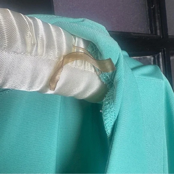 Maurices Turqouise Scoop Neck Flutter Sleeve Top Size Large - Picture 6 of 10